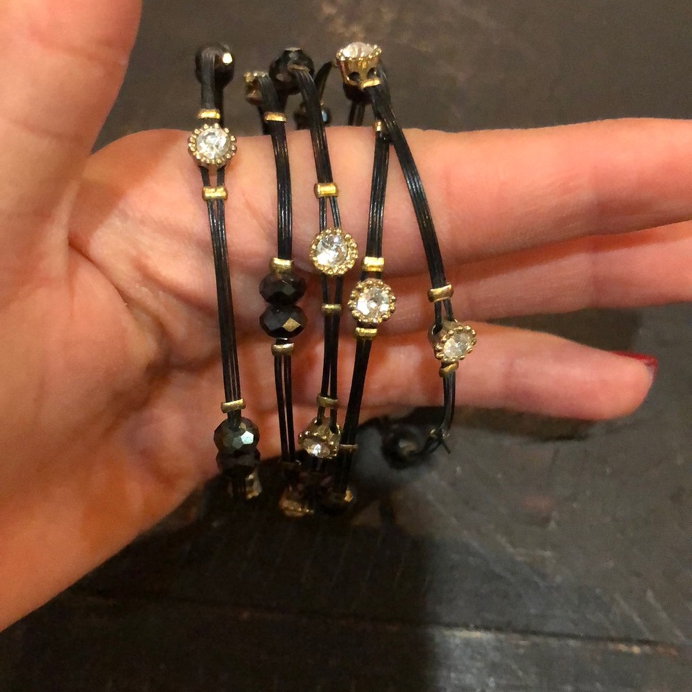 Black and gold bangle set